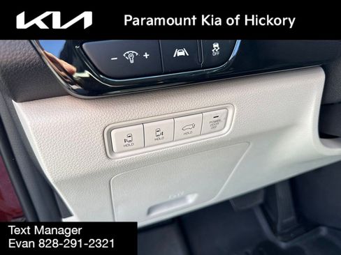 Used 2023 Kia Carnival SX Prestige FWD image 27
