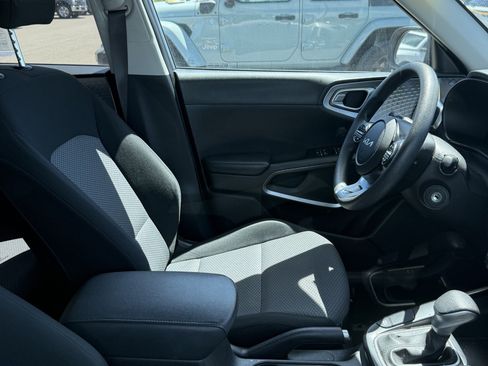Used 2024 Kia Soul LX w/ Option Group 015 FWD image 7