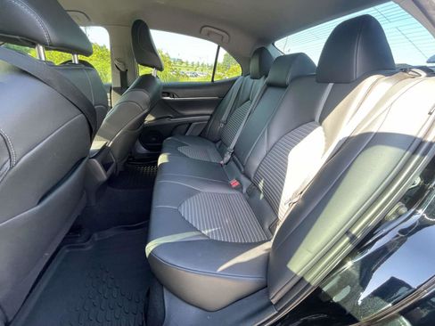 Used 2021 Toyota Camry SE FWD image 12