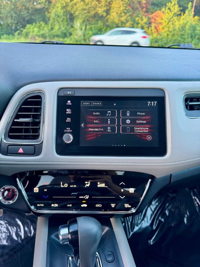 Used 2021 Honda HR-V EX-L image 16