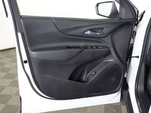 Used 2023 Chevrolet Equinox LT image 23