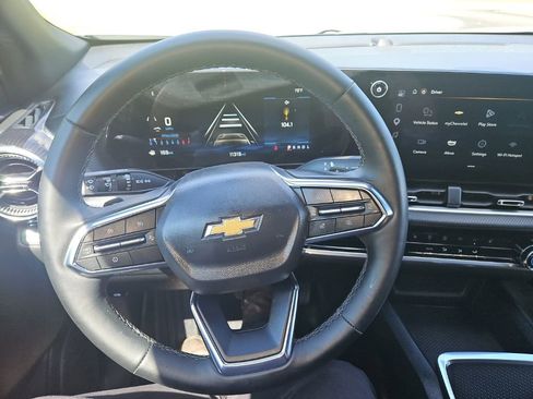 Used 2025 Chevrolet Equinox LT FWD image 16