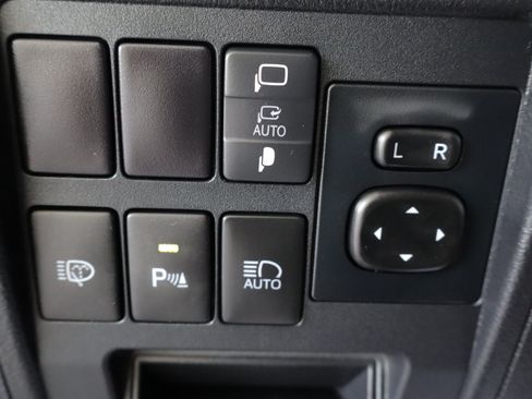Used 2021 Toyota Land Cruiser AWD/4WD image 22
