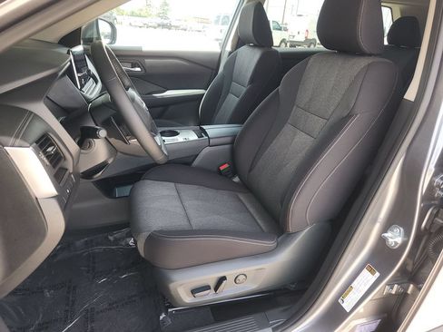 Used 2026 Nissan Rogue SV FWD image 13