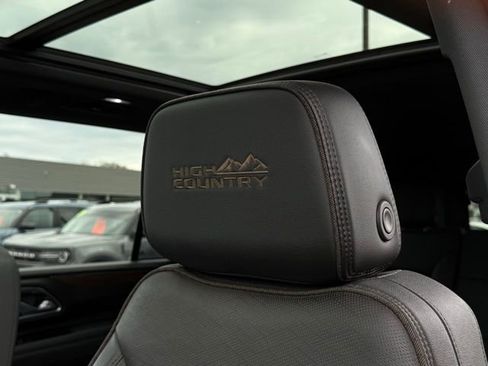 Used 2023 Chevrolet Suburban High Country image 25