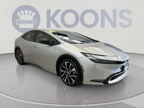 Used 2026 Toyota Prius Plug-In Hybrid FWD image 2