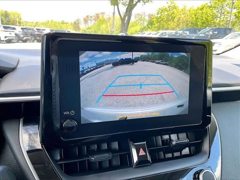 Used 2025 Toyota Corolla LE FWD image 18