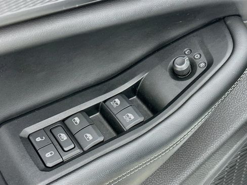 Used 2023 Jeep Grand Cherokee L Laredo RWD image 17