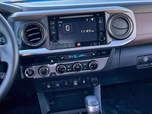 Used 2016 Toyota Tacoma Limited image 6