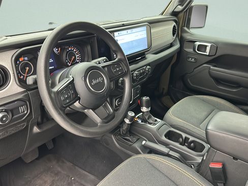 Used 2025 Jeep Wrangler Unlimited Sport AWD/4WD image 14