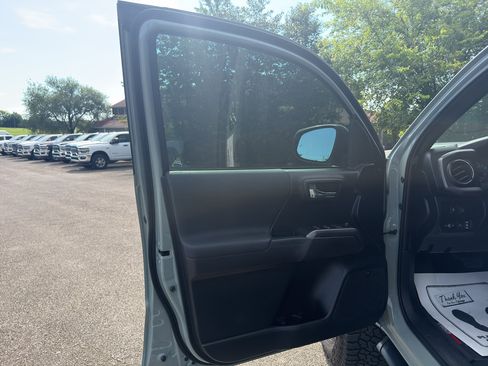 Used 2021 Toyota Tacoma TRD Pro AWD/4WD image 13