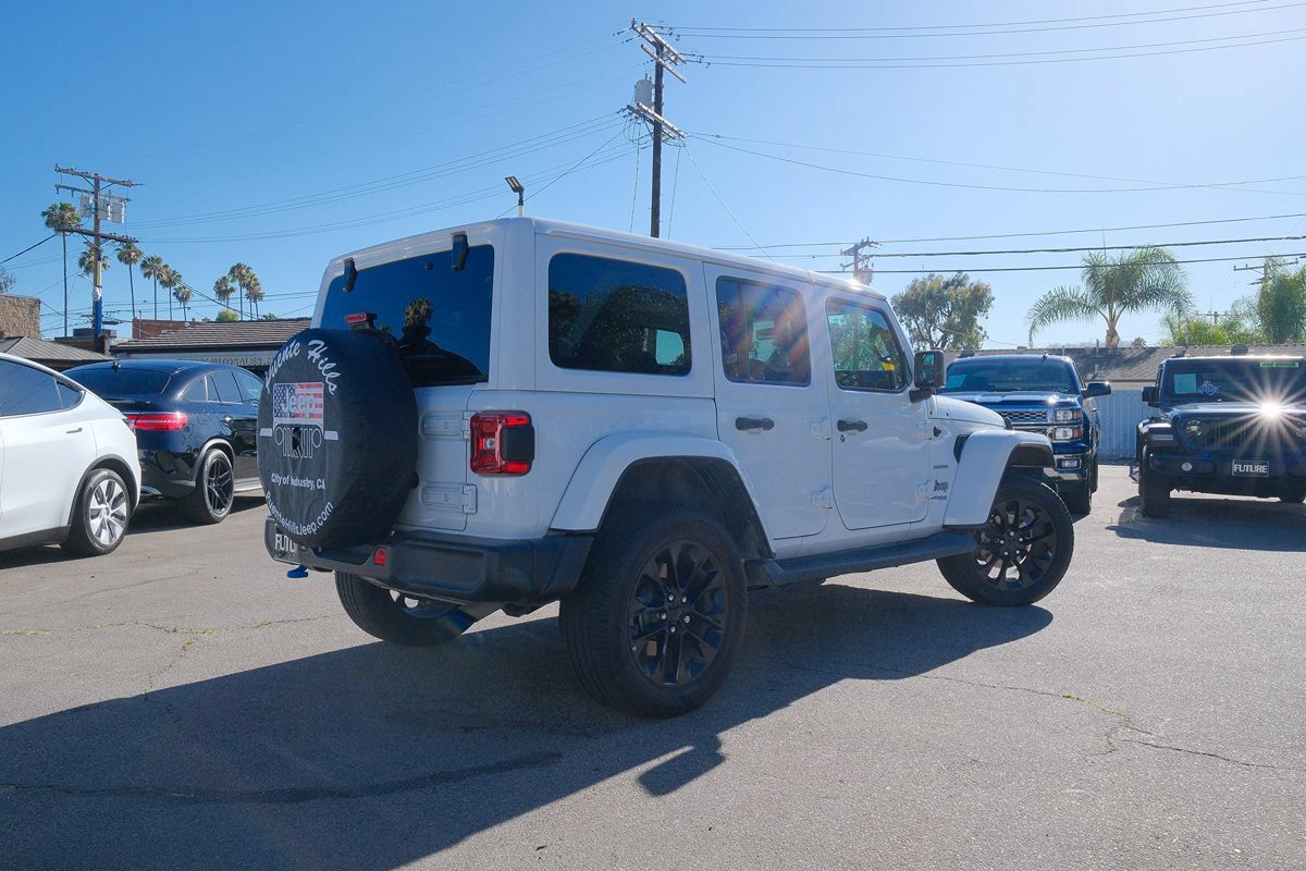 Used 2022 Jeep Wrangler Unlimited Sahara w/ Cold Weather Group AWD/4WD image 5