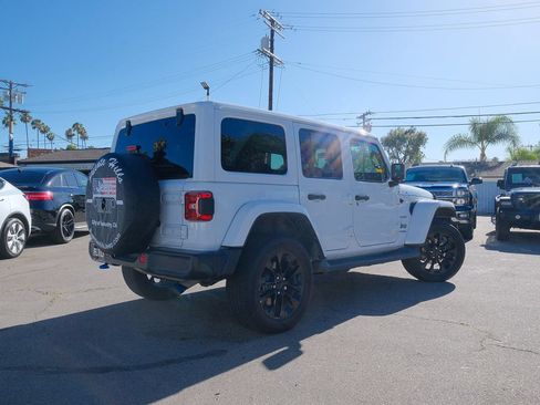 Used 2022 Jeep Wrangler Unlimited Sahara w/ Cold Weather Group AWD/4WD image 5