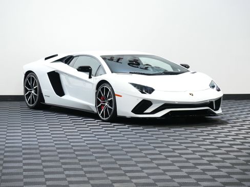 Used 2018 Lamborghini Aventador S image 5