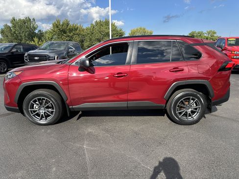 Used 2021 Toyota RAV4 LE image 7