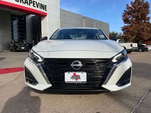 Used 2025 Nissan Altima 2.5 SV image 4