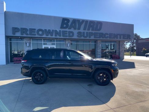 Used 2024 Jeep Grand Cherokee L Laredo image 1