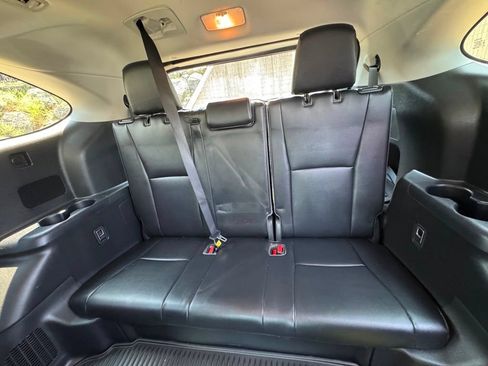 Used 2022 Toyota Highlander XLE AWD/4WD image 21