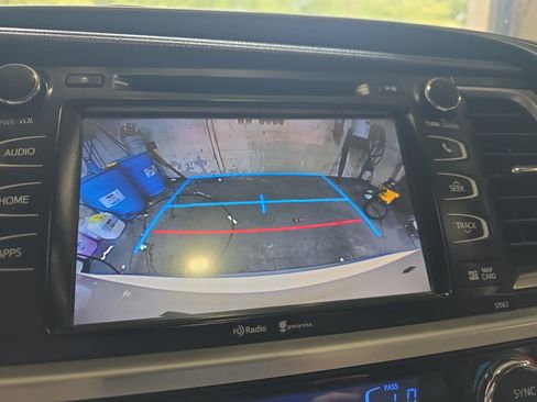 Used 2015 Toyota Highlander XLE FWD image 22