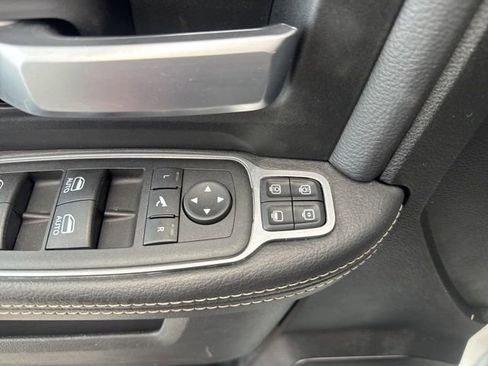 Used 2024 RAM 3500 Big Horn AWD/4WD image 18