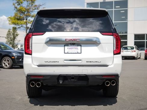 Used 2021 GMC Yukon XL Denali w/ Denali Premium Package AWD/4WD image 10