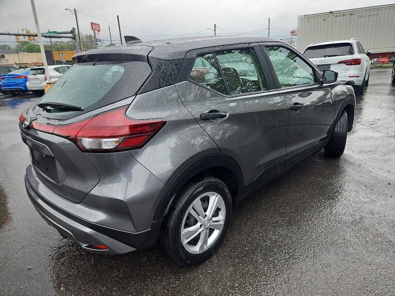 Used 2023 Nissan Kicks S FWD image 3