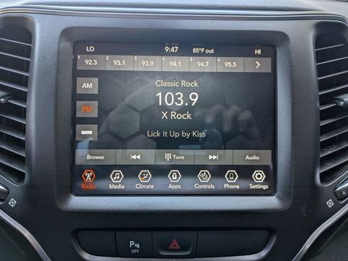Used 2019 Jeep Cherokee Trailhawk w/ Cold Weather Group AWD/4WD image 19