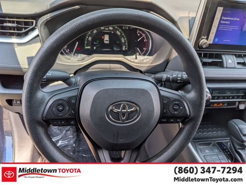Used 2025 Toyota RAV4 XLE AWD/4WD image 17