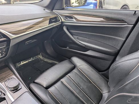 Used 2020 BMW 530i w/ Convenience Package image 8