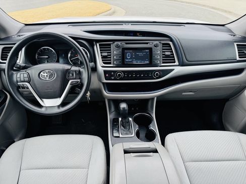 Used 2016 Toyota Highlander LE image 15