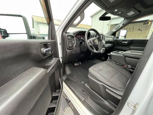 Used 2020 Chevrolet Silverado 2500 Custom w/ Custom Value Package AWD/4WD image 4