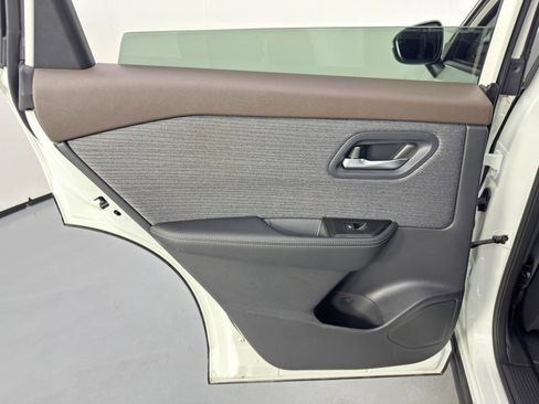 Used 2023 Nissan Rogue SV FWD image 36