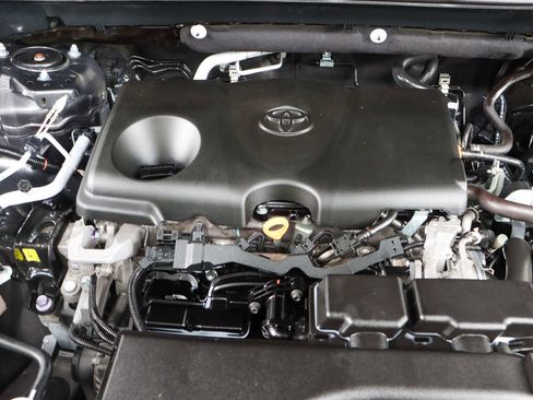 Used 2021 Toyota RAV4 LE image 29