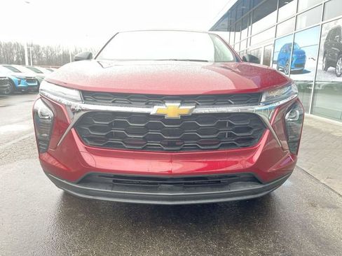Certified 2025 Chevrolet Trax LS FWD image 28
