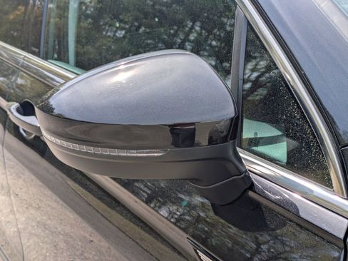 Certified 2022 Volkswagen Tiguan SE image 12