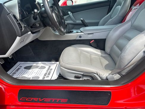 Used 2005 Chevrolet Corvette Convertible w/ Preferred Equipment Group RWD image 19
