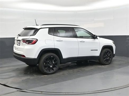 New 2026 Jeep Compass Latitude image 3