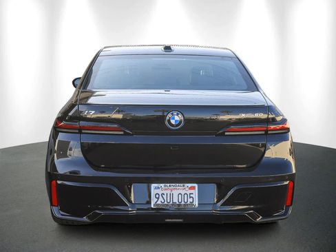 Used 2025 BMW i7 xDrive60 w/ Premium Package image 5