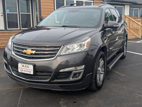 Used 2017 Chevrolet Traverse LT w/ LPO, 'HIT The Road' Package FWD image 2