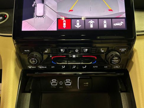 Used 2025 Jeep Grand Cherokee Limited w/ Luxury Tech Group II AWD/4WD image 19