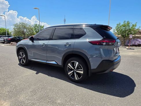 Used 2021 Nissan Rogue SL w/ Premium Package FWD image 2