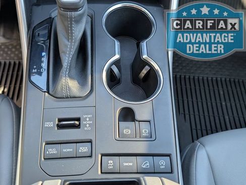 Used 2022 Toyota Highlander XLE AWD/4WD image 10