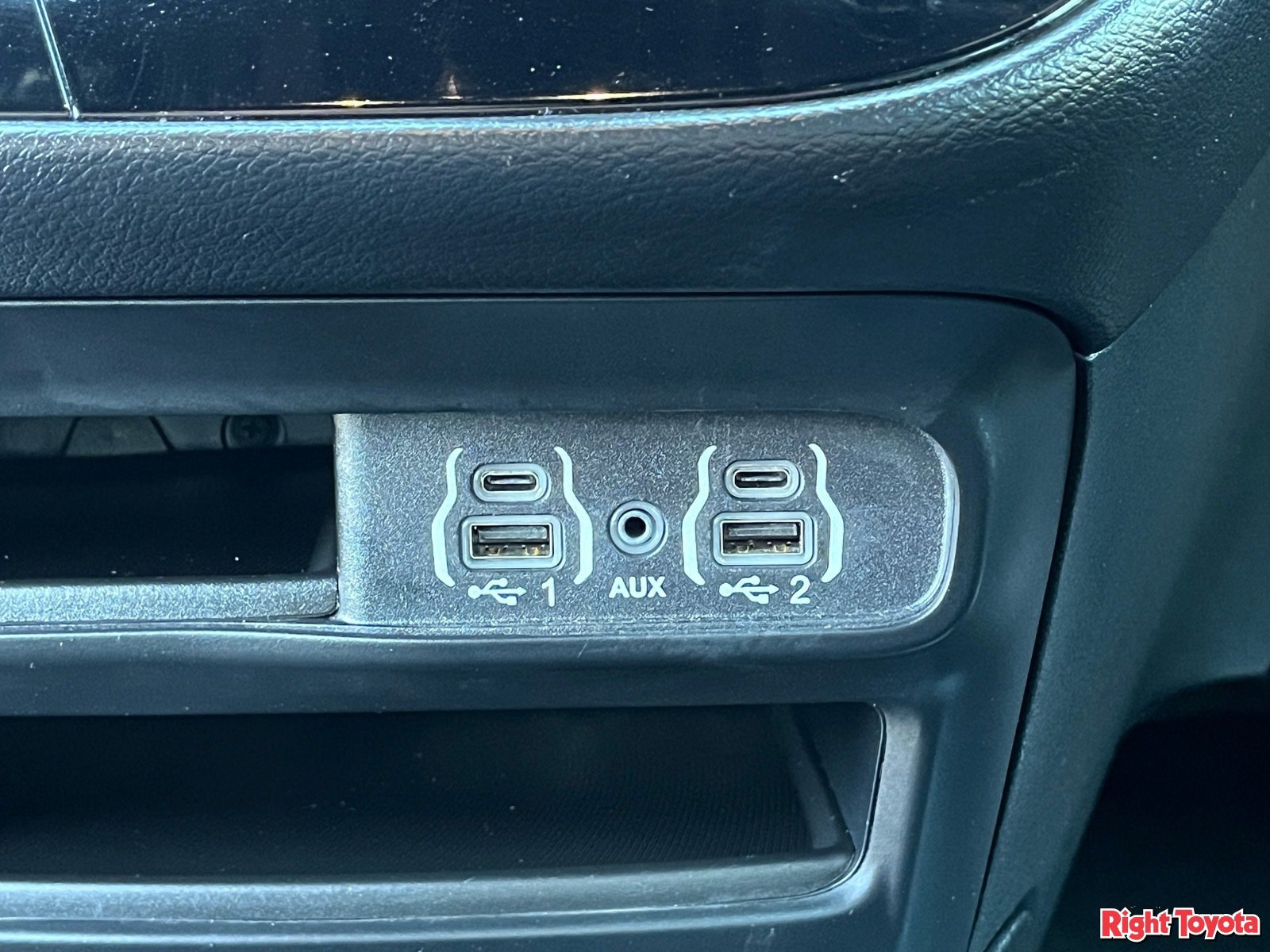 Used 2025 Chrysler Pacifica Select FWD image 30