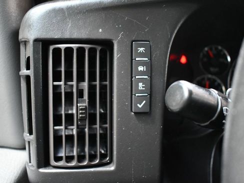 Used 2017 GMC Savana 4500 image 24