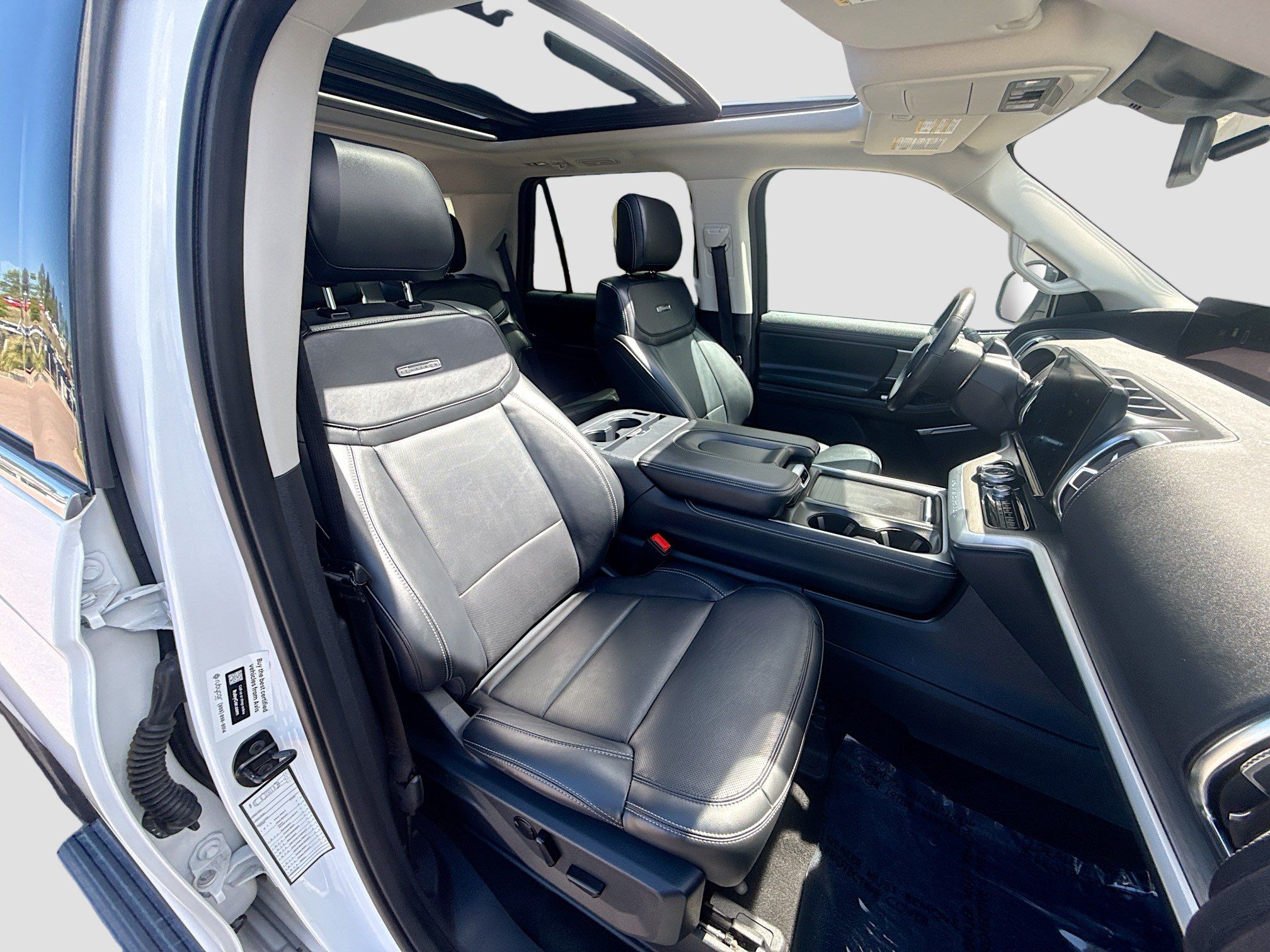 Used 2025 Ford Expedition Platinum AWD/4WD image 35