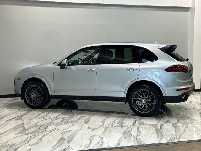 Used 2017 Porsche Cayenne Platinum Edition AWD/4WD image 9