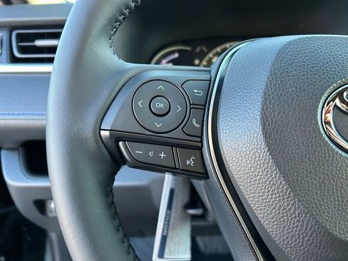 Used 2025 Toyota RAV4 SE image 27