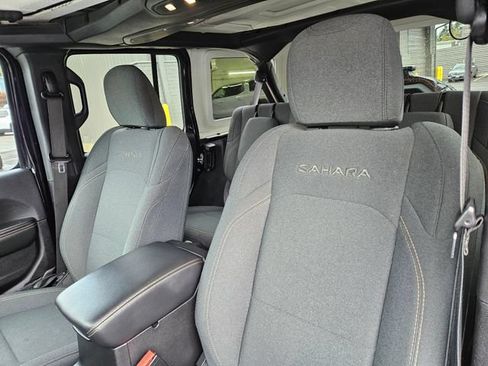Used 2024 Jeep Wrangler Unlimited Sahara AWD/4WD image 21