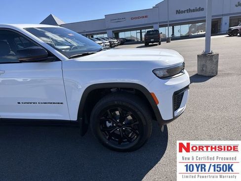 New 2026 Jeep Grand Cherokee Altitude AWD/4WD image 4