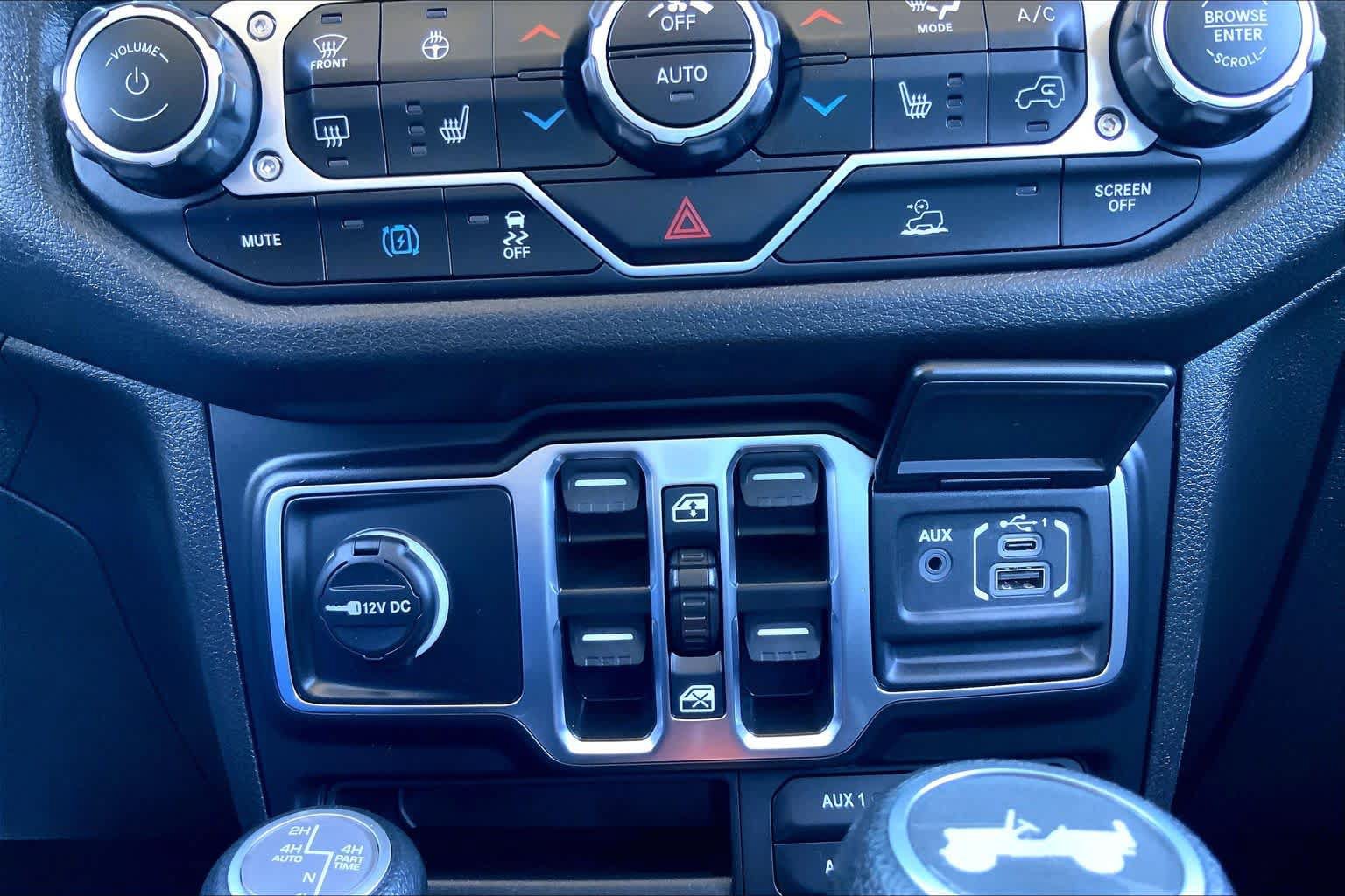 Used 2024 Jeep Wrangler Unlimited w/ Convenience Group AWD/4WD image 34